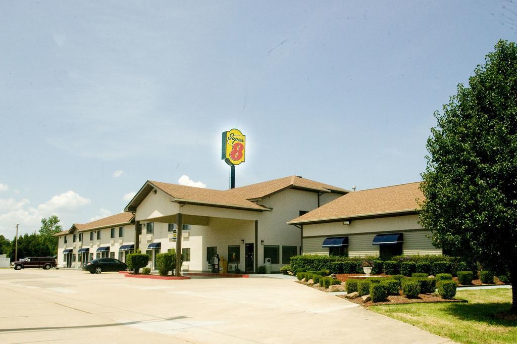 Super 8 By Wyndham Van Buren/Ft. Smith Area Exterior photo